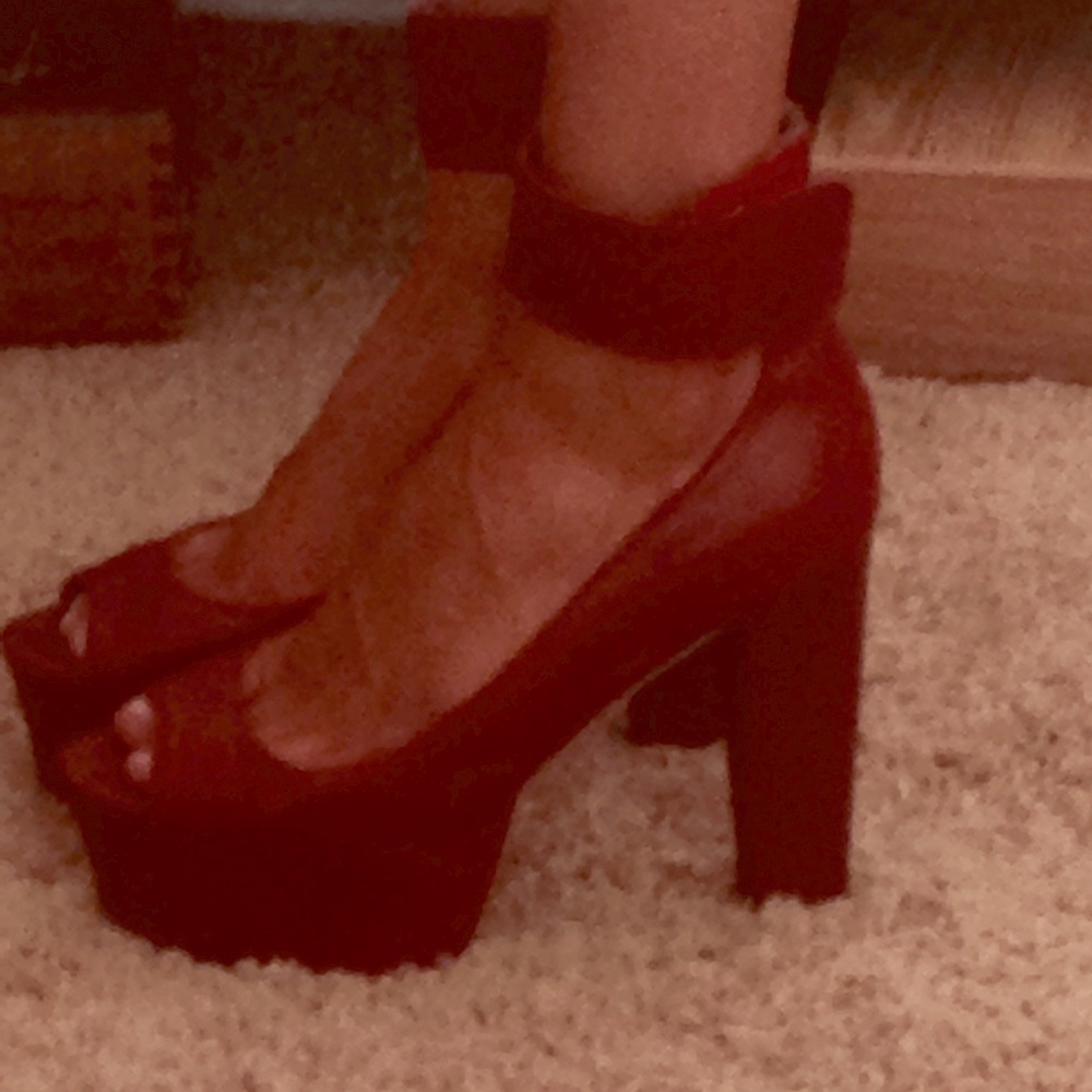 Red shoes Jeffery Campbell